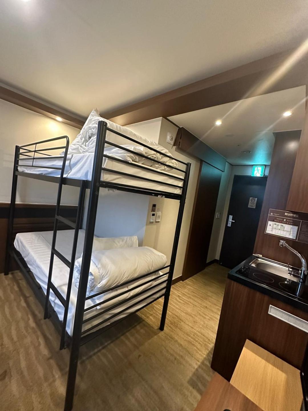 Gold Coast Hotel Инчон Екстериор снимка